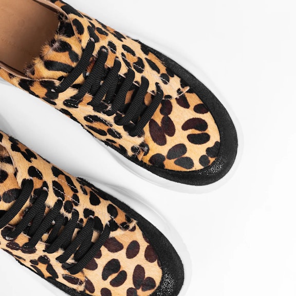 Sneakers Vitti Cadiz. Sneaker made 100% of leather. High, ultra-light, and flexible base. Upper in animal print hair-on leSneaker made 100% of leather. High, ultra-light, and flexible base. Upper in animal print hair-on le...