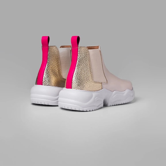 Sneakers Vitti Catamarca. Bootie made 100% in cowhide leather. Upper in pearly skin-colored leather. Heel part in grained platBootie made 100% in cowhide leather. Upper in pearly skin-colored leather. Heel part in grained plat...