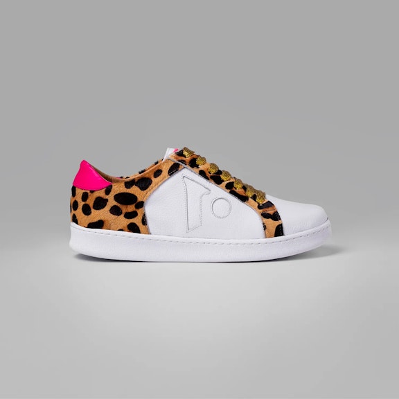 Sneakers Vitti Ushuaia. Sneaker made 100% in cowhide leather. Upper in grained white leather. Laces and heel in animal printSneaker made 100% in cowhide leather. Upper in grained white leather. Laces and heel in animal print...
