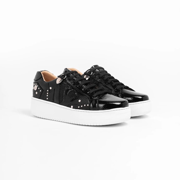 Sneakers Vitti Girona. Sneaker made 100% of leather. Upper in shiny black leather with cutouts in matching textured leatherSneaker made 100% of leather. Upper in shiny black leather with cutouts in matching textured leather...