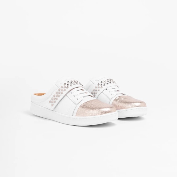 Sneakers Vitti Bilbao. This sneaker reimagines casual footwear with its backless design, showcasing a smooth white leather This sneaker reimagines casual footwear with its backless design, showcasing a smooth white leather ...