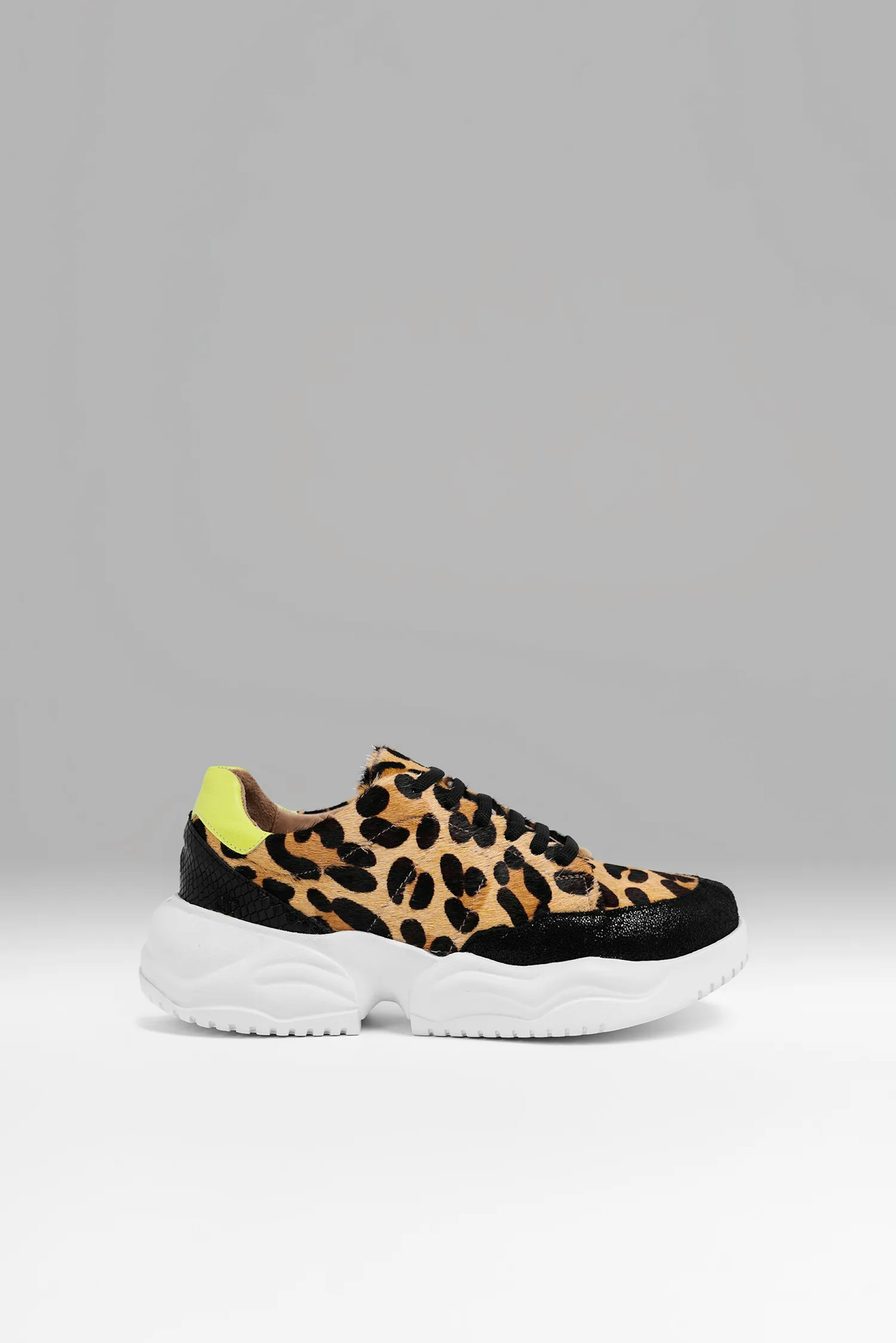 Sneakers Vitti Cadiz. Sneaker made 100% of leather. High, ultra-light, and flexible base. Upper in animal print hair-on leSneaker made 100% of leather. High, ultra-light, and flexible base. Upper in animal print hair-on le...