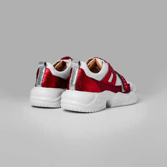 Sneakers Vitti Caviahue. Sneaker made 100% in cowhide leather. Combining the simplicity of white leather with various pieces Sneaker made 100% in cowhide leather. Combining the simplicity of white leather with various pieces ...